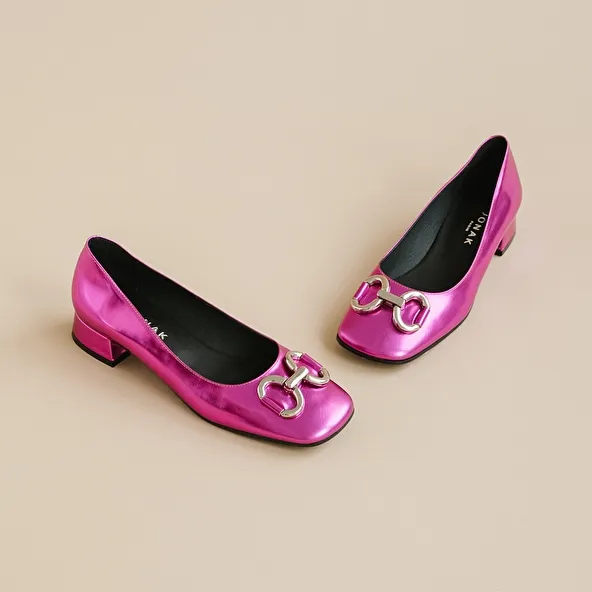 Ballerinas with flat heels and bows in fushia metallic leather