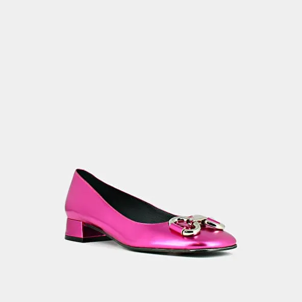 Ballerinas with flat heels and bows in fushia metallic leather