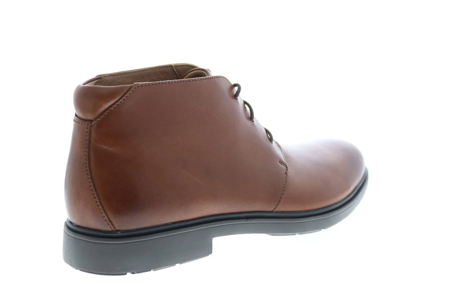 Clarks Men's Brown Wide Leather Chukka Boots - Un Tailor Mid