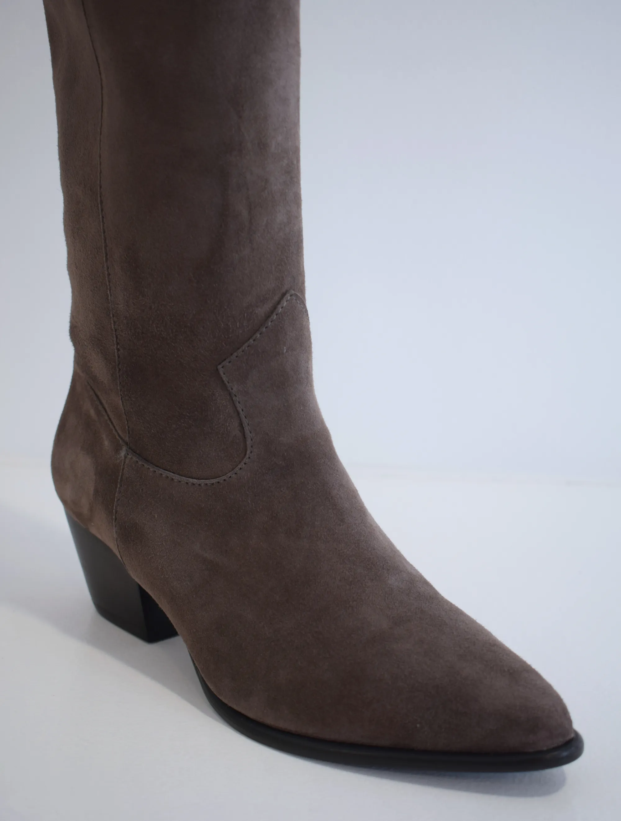 Daisy Boot Storm - Best Daisy Boots for Stormy Weather