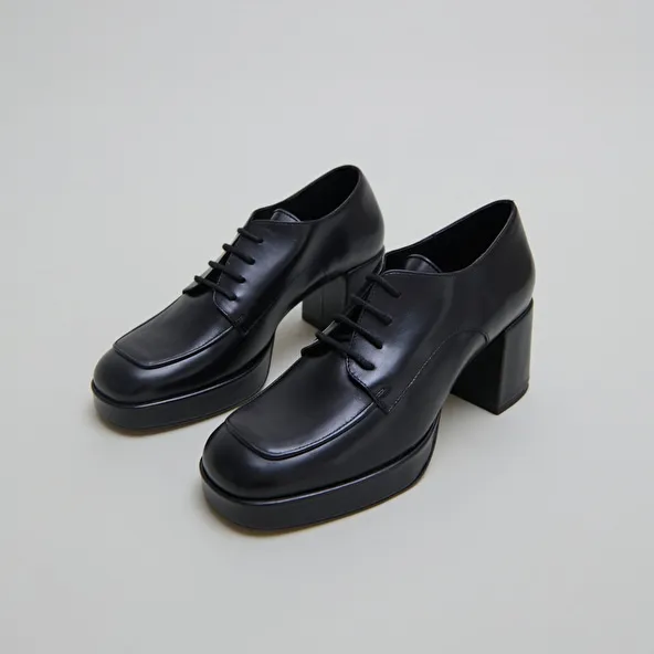 Derbies with heels in black leather