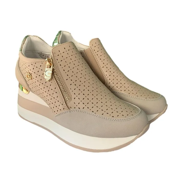 Gold & Gold GB826 Women's Beige Sneakers.