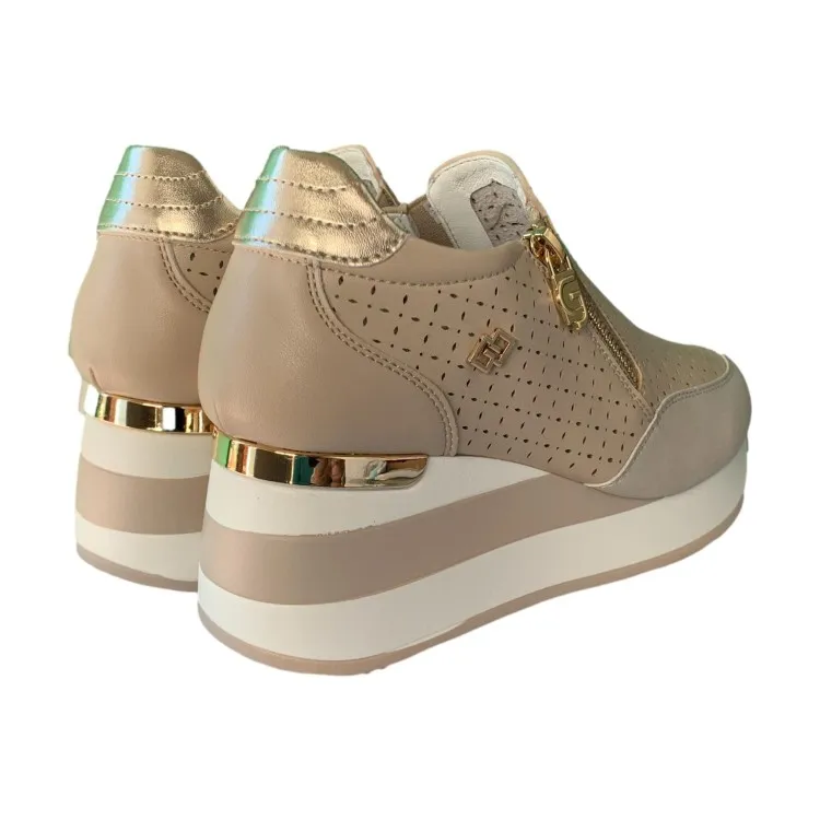 Gold & Gold GB826 Women's Beige Sneakers.