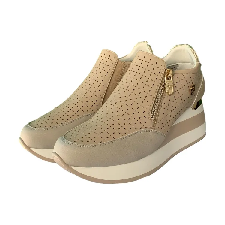 Gold & Gold GB826 Women's Beige Sneakers.