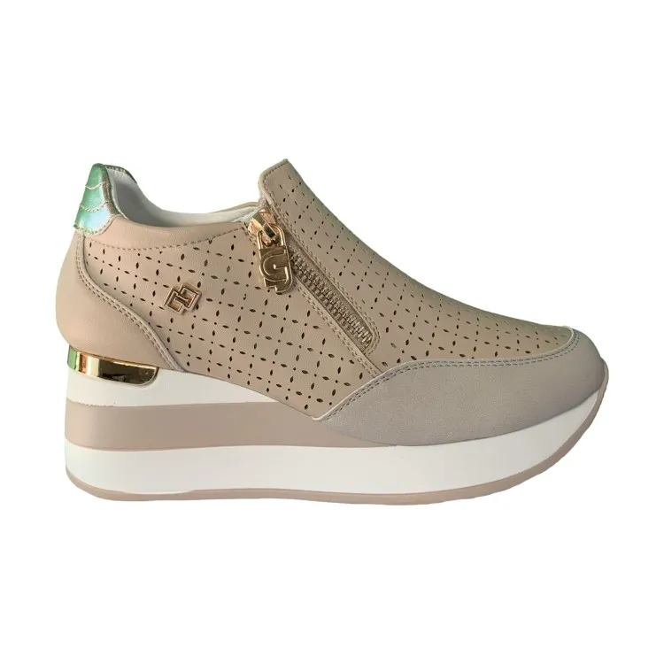 Gold & Gold GB826 Women's Beige Sneakers.