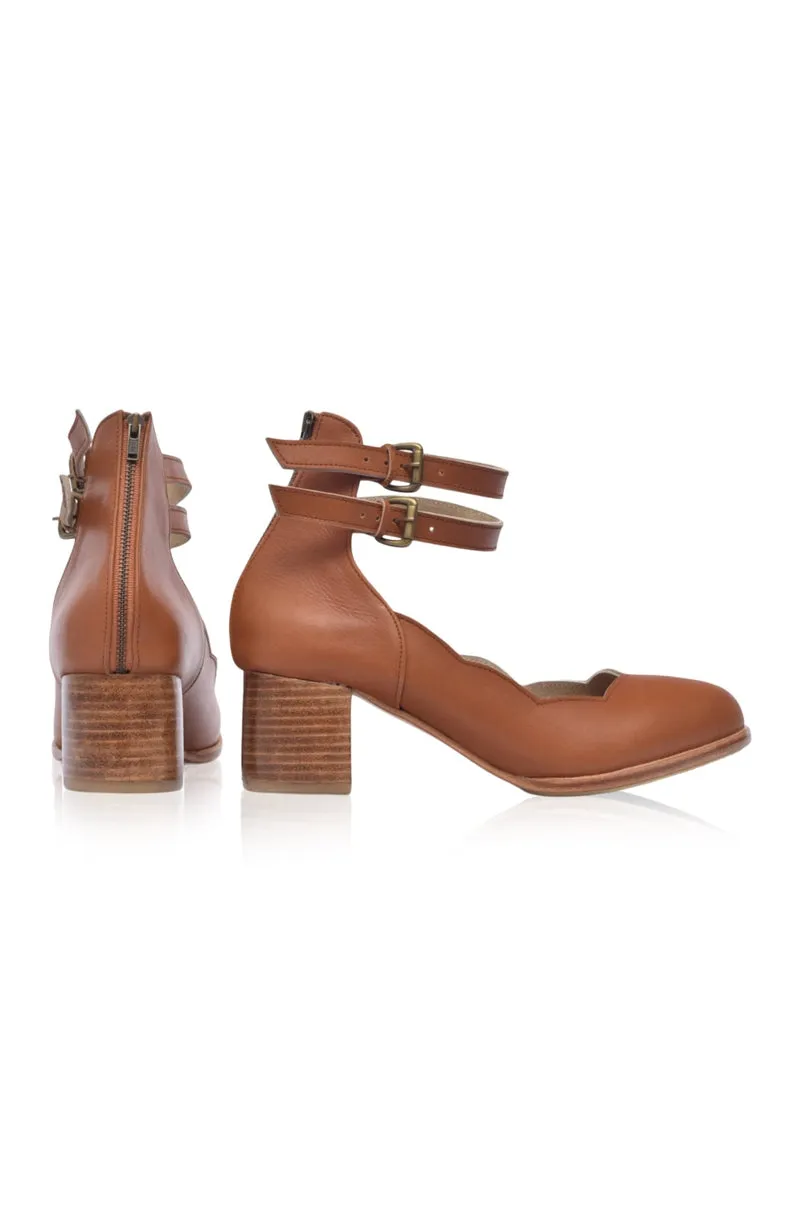 Vintage Camel Lily Valley Leather Heels