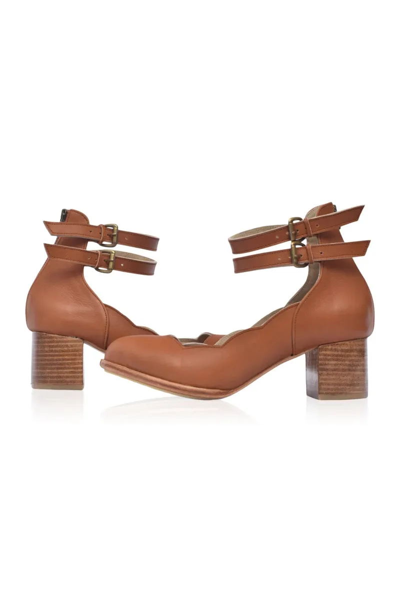 Vintage Camel Lily Valley Leather Heels