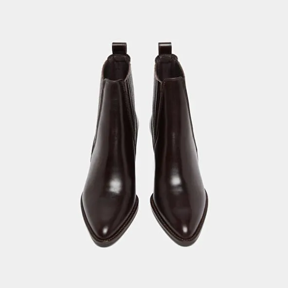 Lowboots with small beveled heels and elastics in dark brown leather