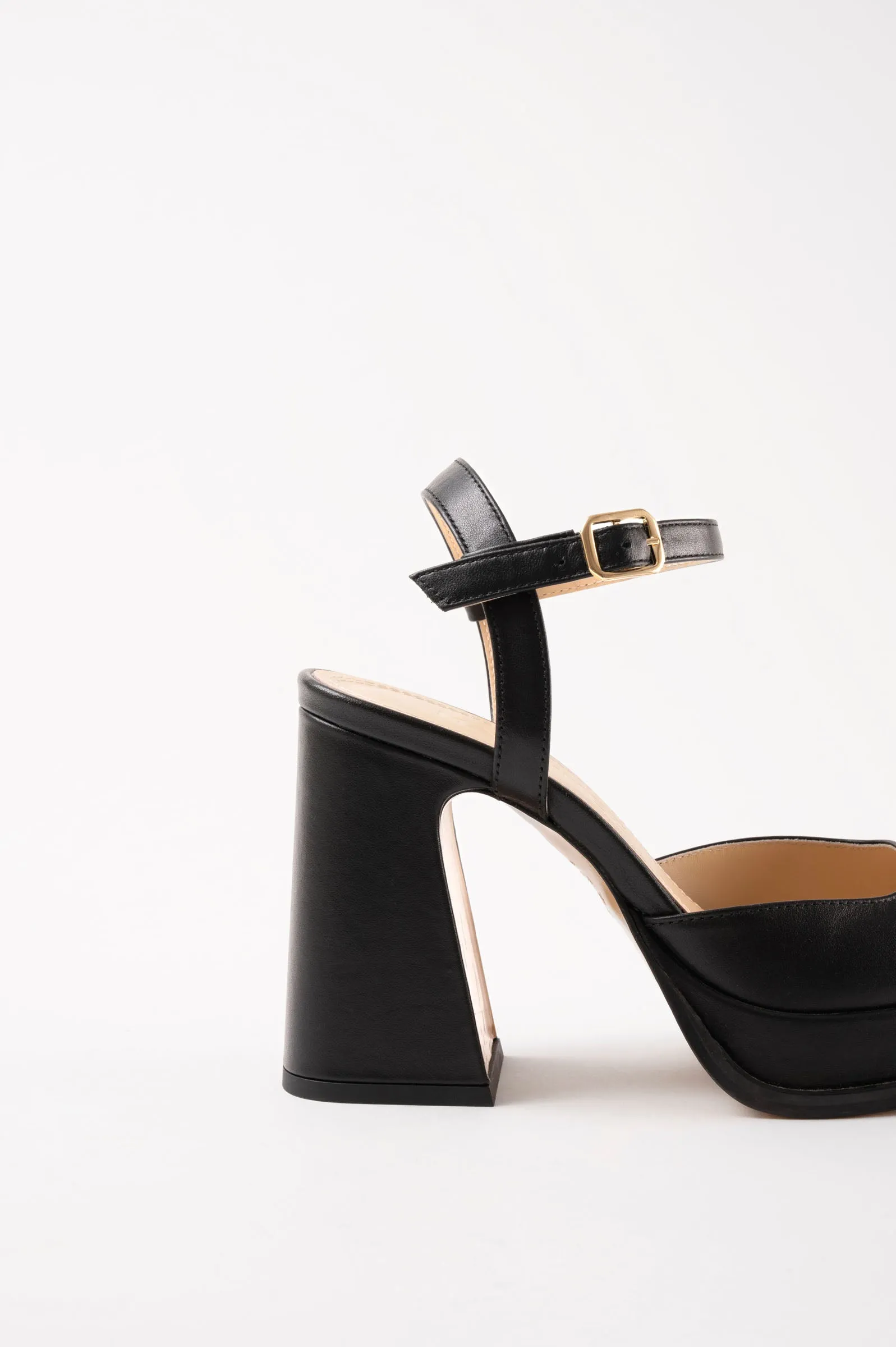 MALASANA - Black Leather Platform Pumps