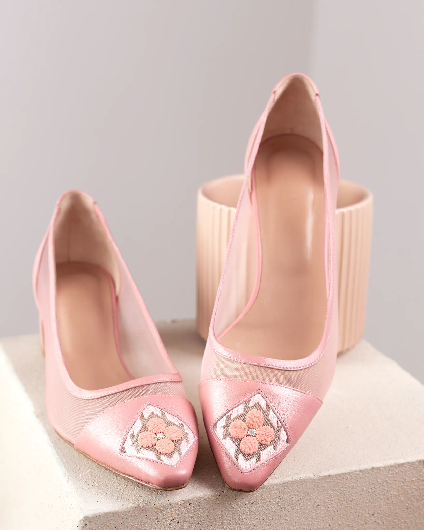 Mesh Pump Shoes Size 45 in Misty Rose Color