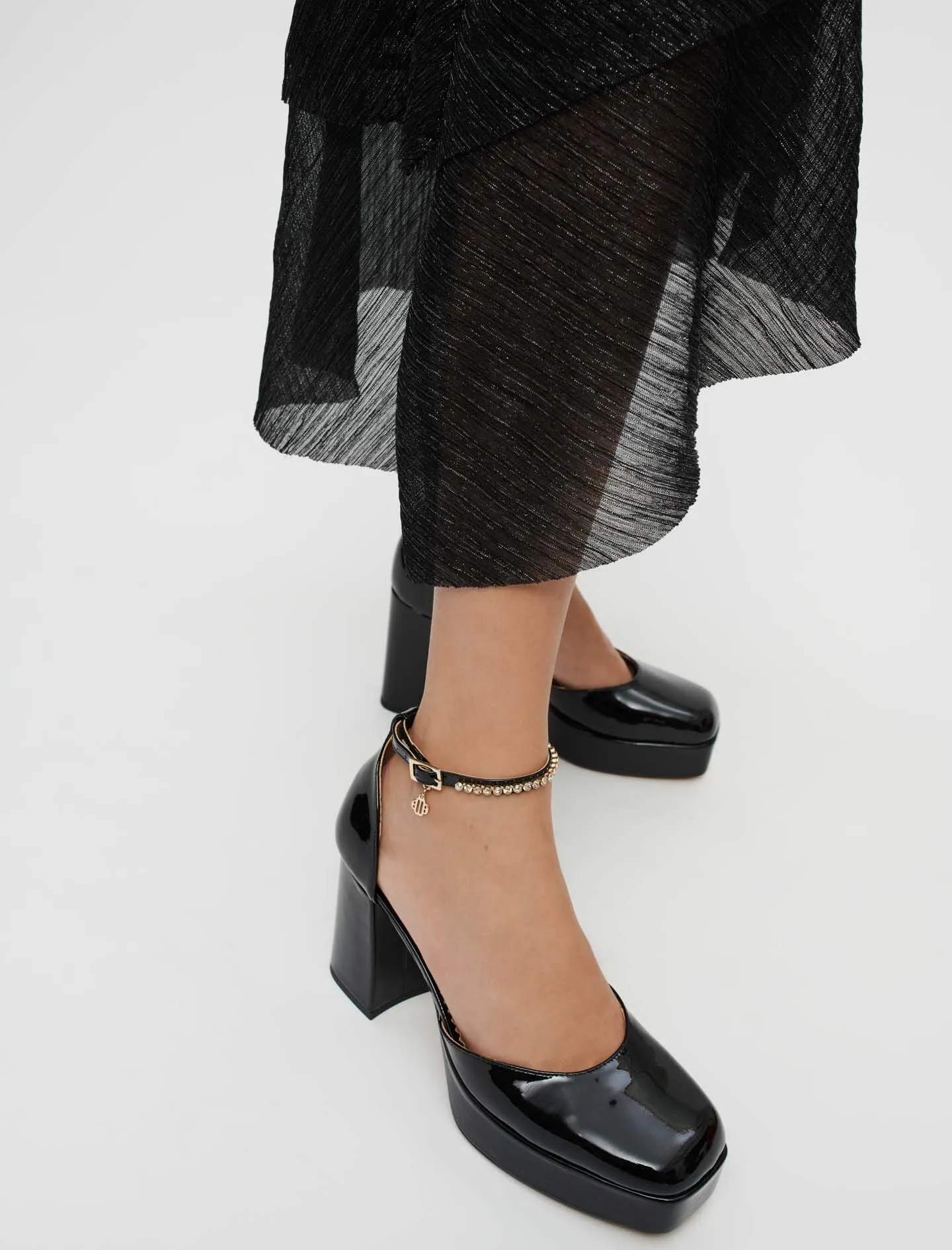 PATENT LEATHER PLATFORM PUMPS