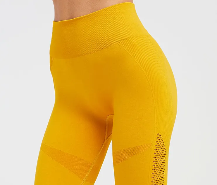 Seamless crescent hollow fitness trousers