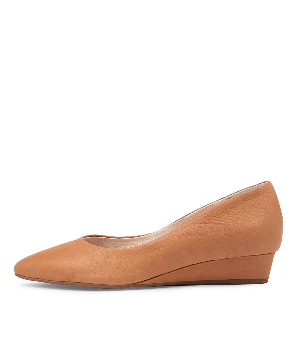 Cozy Elandra Tan Leather Wedges