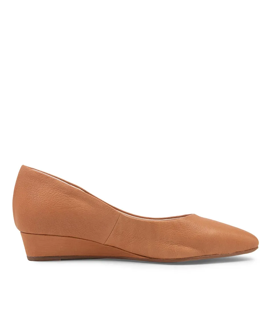 Cozy Elandra Tan Leather Wedges