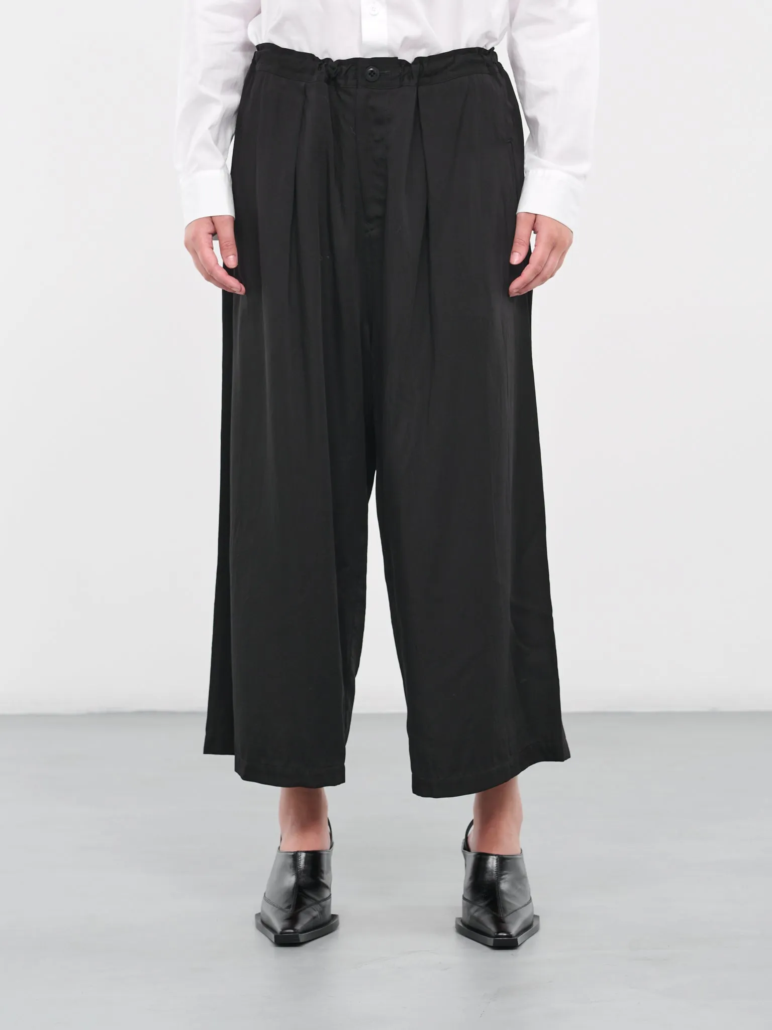 Wide Crop Trousers (YJ-P13-200-BLACK)