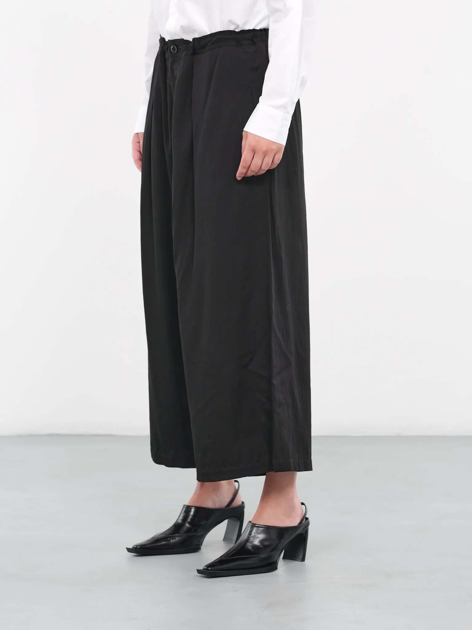 Wide Crop Trousers (YJ-P13-200-BLACK)